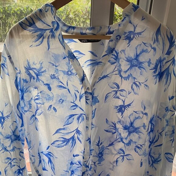 Zara White Cotton Blouse with Blue Floral - Size L - Picture 4 of 7